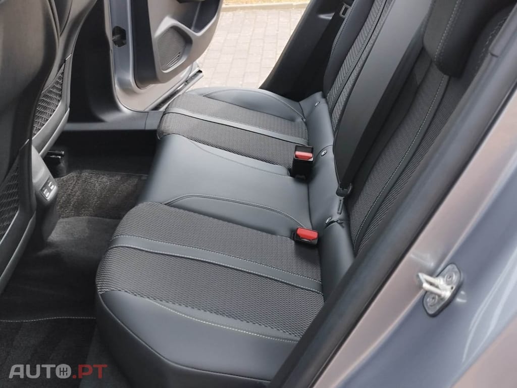 Peugeot E-2008 54 kWh GT