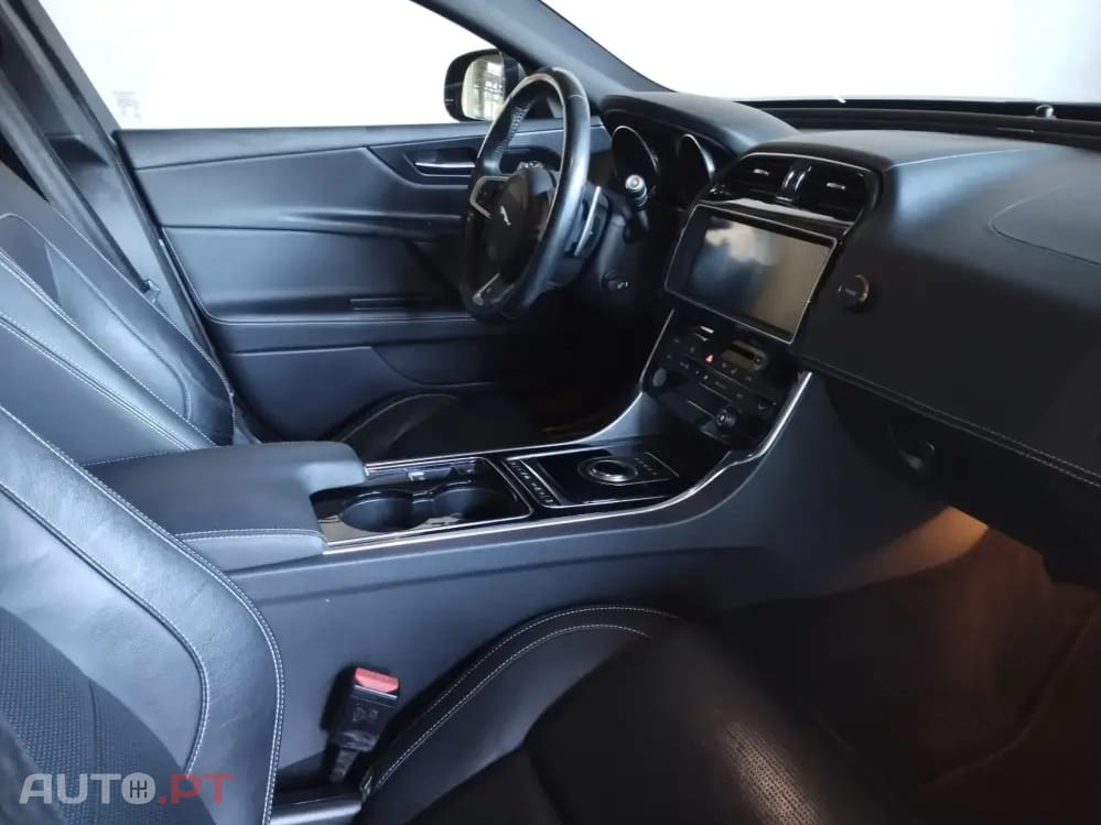 Jaguar XE 2.0 D R-Dynamic SE