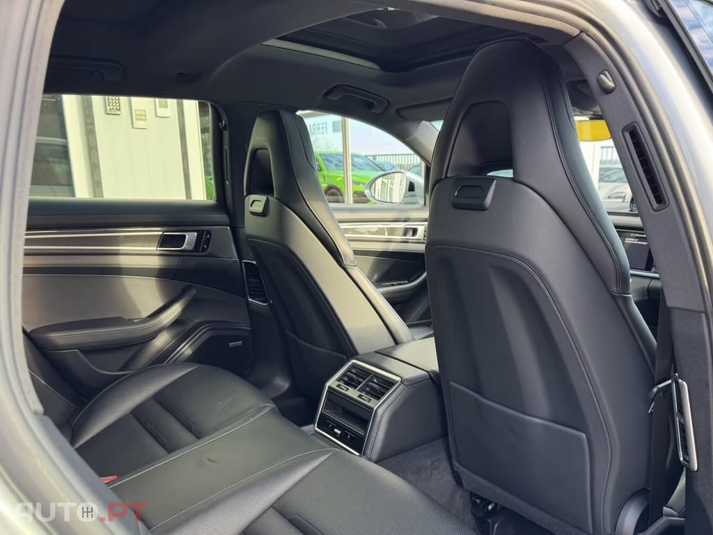 Porsche Panamera 4 E-Hybrid