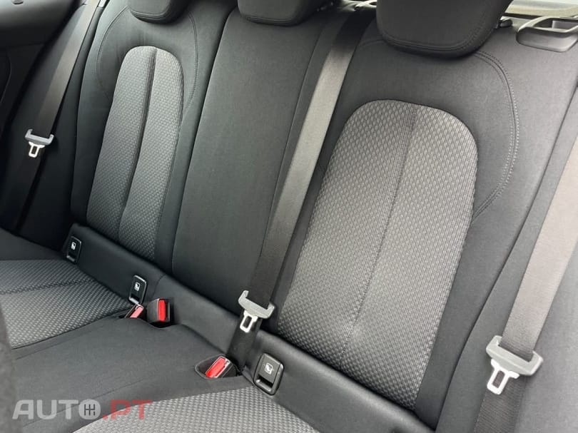 BMW 118 i Advantage — fotografia 26