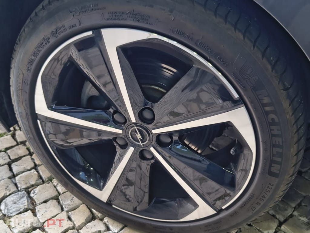 Opel Astra 1.2 T GS Aut.