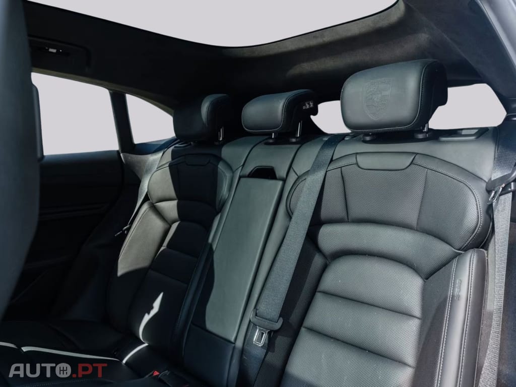 Porsche Taycan I.V.A DEDUTIVEL Turbo