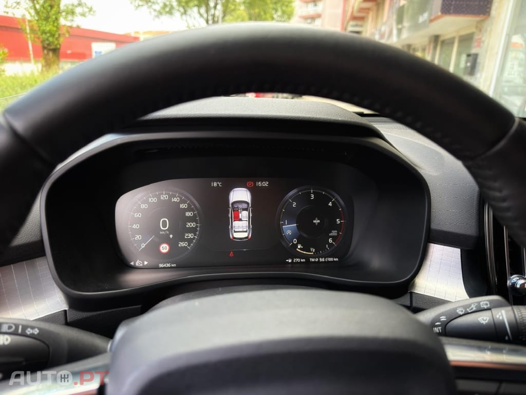 Volvo XC40 2.0 D3 Momentum Plus