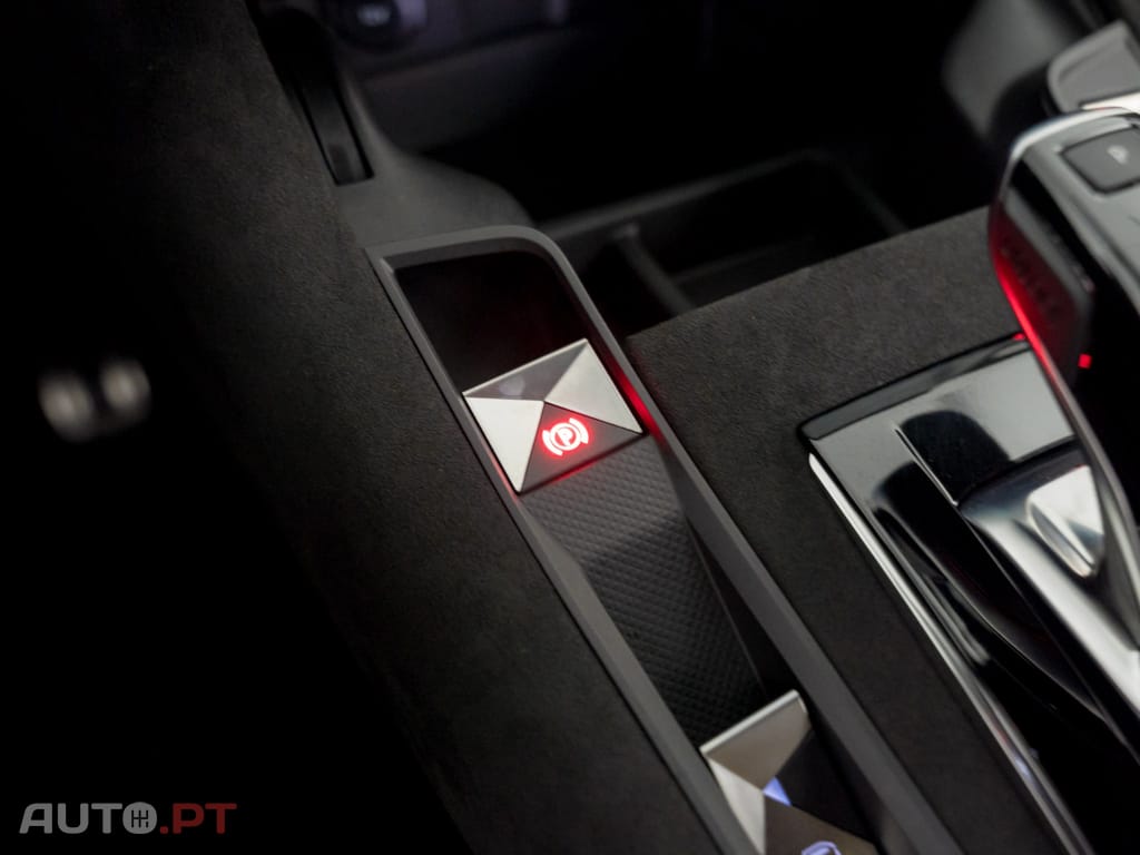 DS DS7 Crossback E-Tense Performance Line EAT8