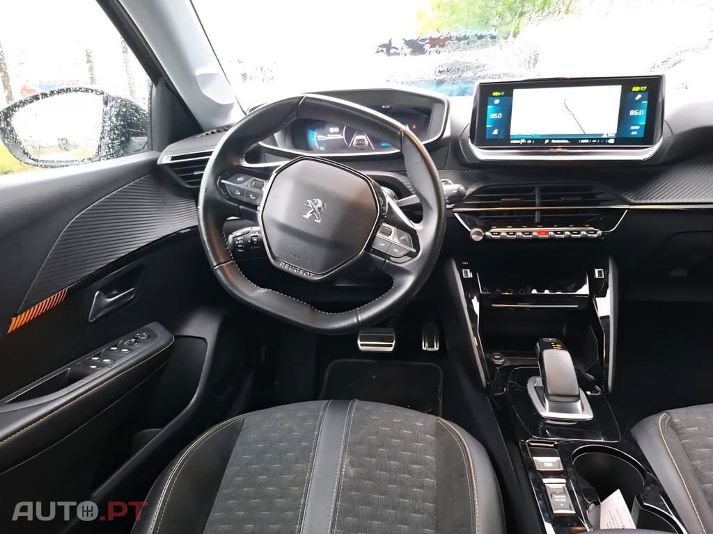 Peugeot E-208 50 kWh Allure Roadtrip