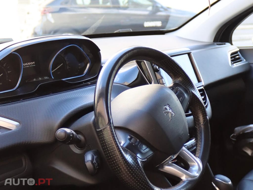 Peugeot 2008 EAT6 PureTche automático
