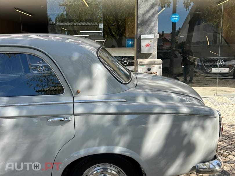 Peugeot 403 La Berline Grand Lux Toit Fixe