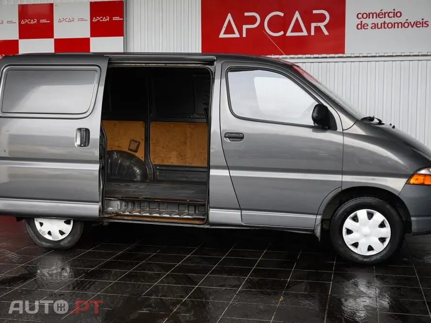 Toyota HiAce 2.4 D LXH12LG