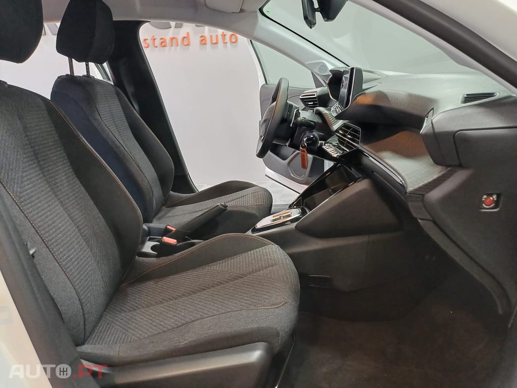 Peugeot 208 1.2 Hybrid Allure e-DCS6