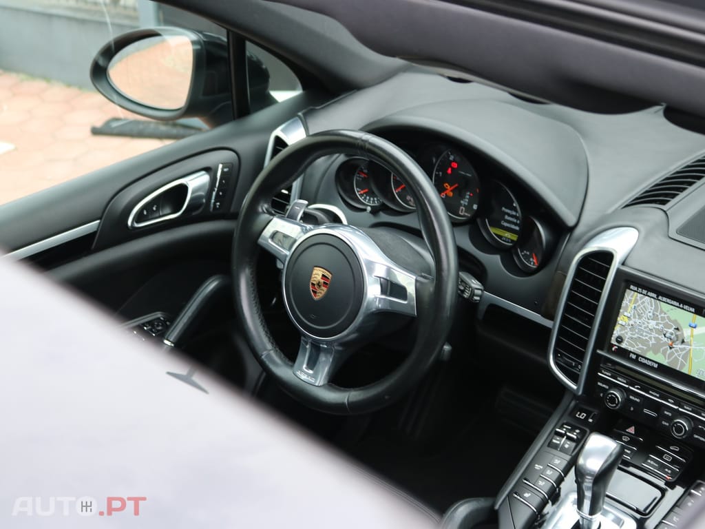 Porsche Cayenne Platinum Edition — fotografia 39
