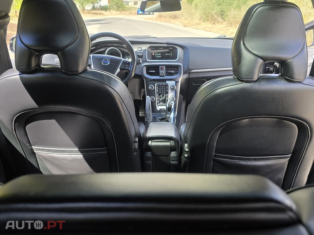 Volvo V40 2.0 D4 R-Design Summum