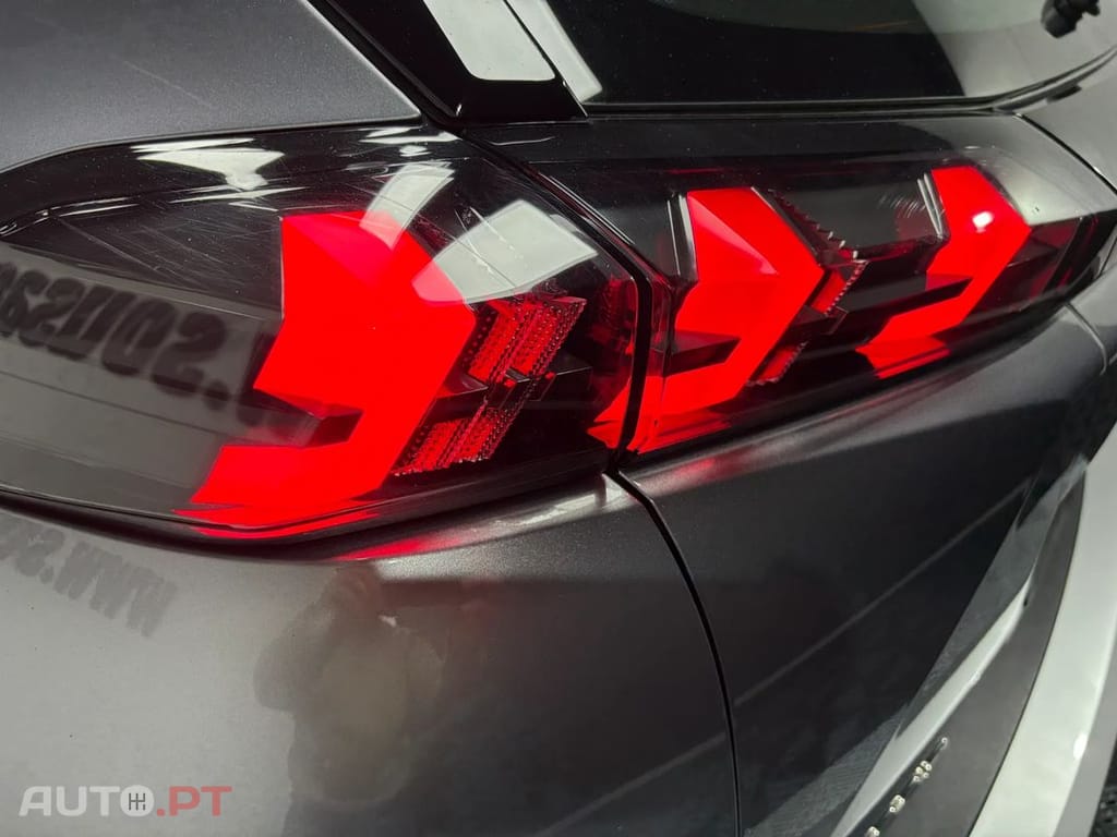 Peugeot 2008 1.2 PureTech Active EAT8