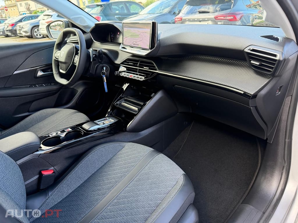 Peugeot 208 1.2 Hybrid Allure e-DCS6