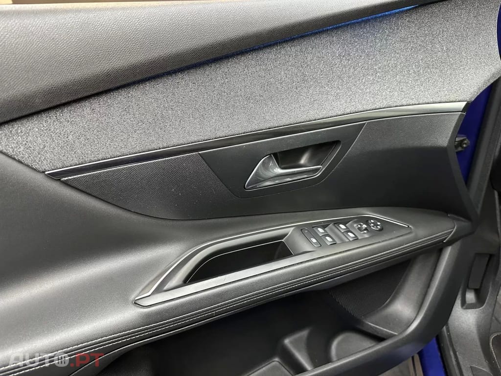Peugeot 3008 1.5 BlueHDi Allure — fotografia 29