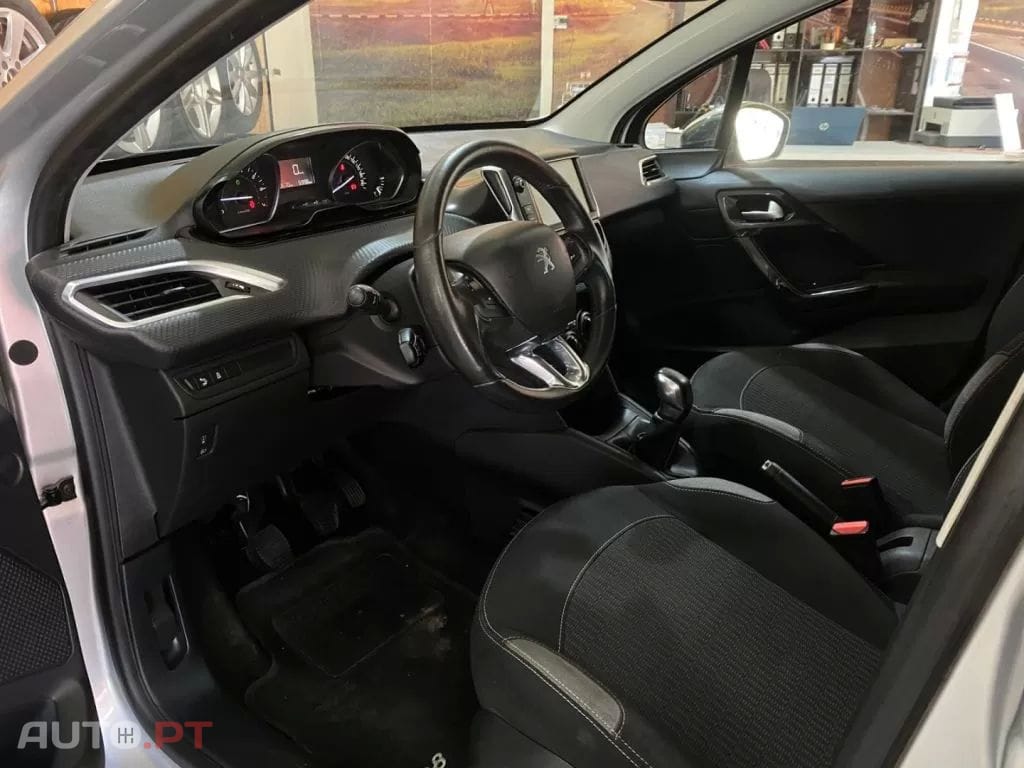 Peugeot 208 1.2 VTi SE Style
