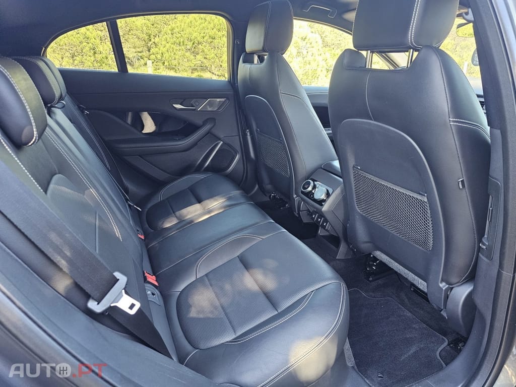 Jaguar I-Pace EV400 AWD SE