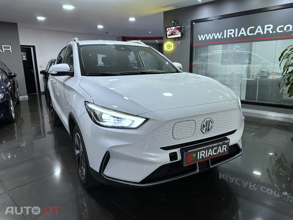 MG ZS Standard Luxury