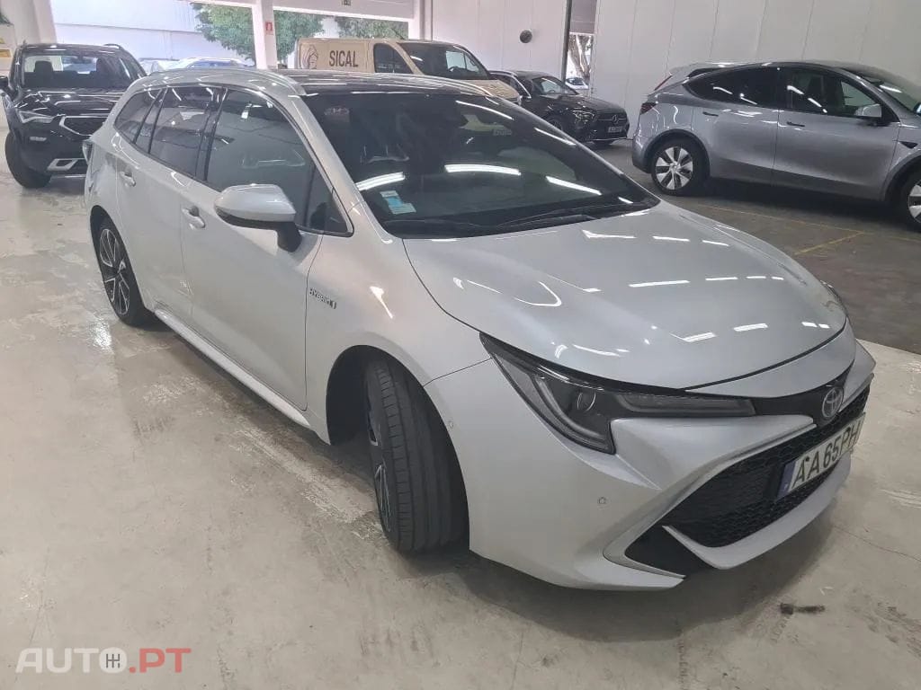 Toyota Corolla Touring Sports 2.0 Hybrid Luxury Black