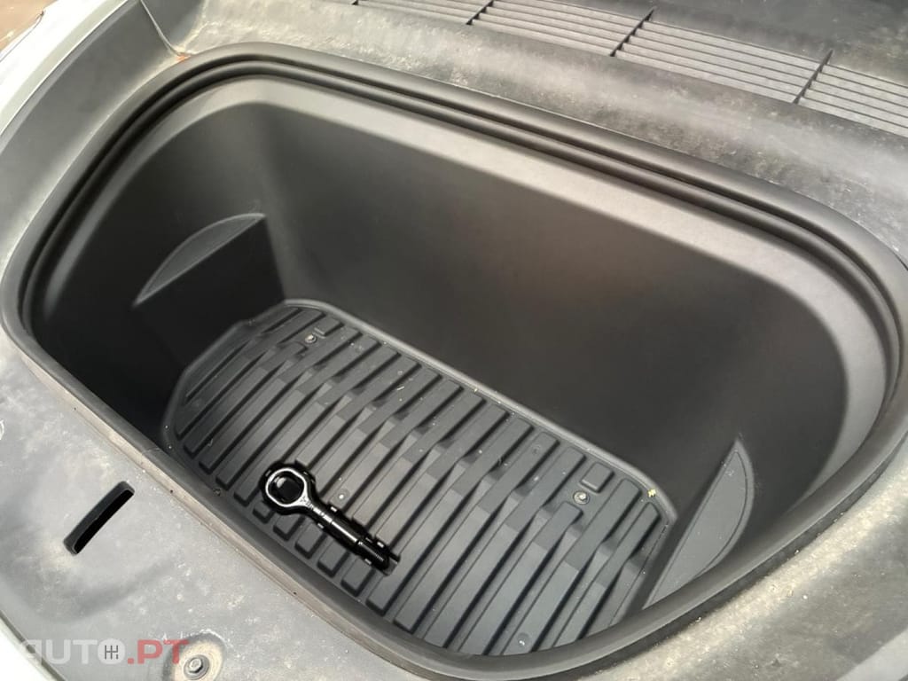 Tesla Model Y Standard RWD