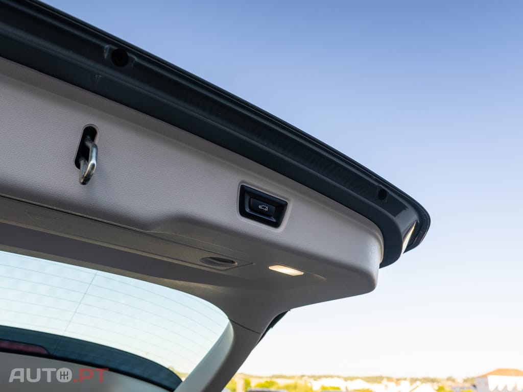 BMW 330 e Auto
