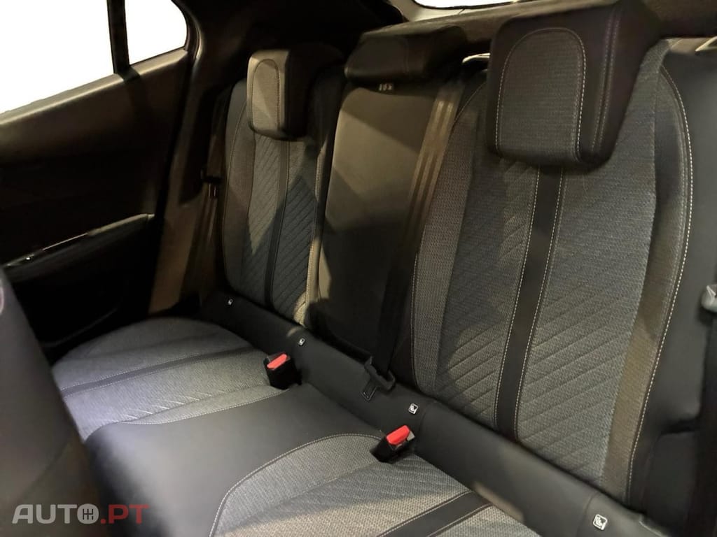 Peugeot E-2008 54 kWh Allure