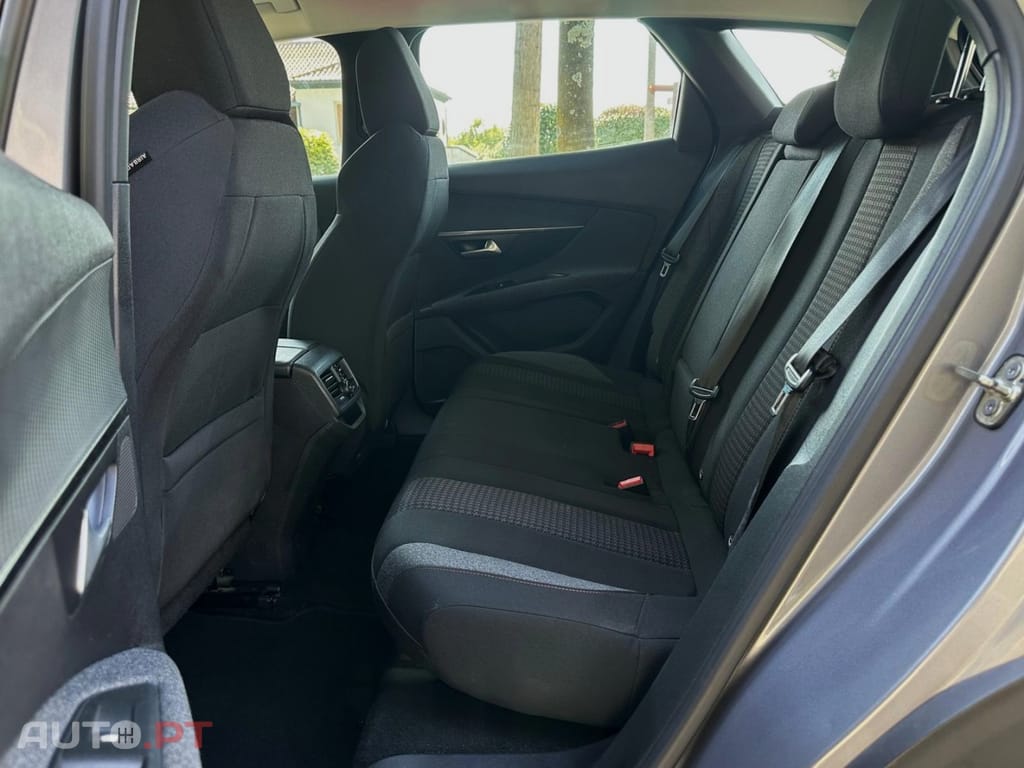 Peugeot 3008 1.5 BlueHDi Active