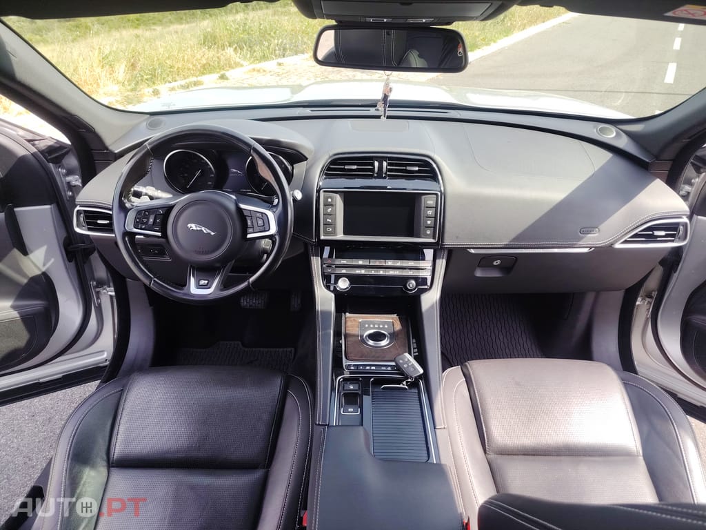 Jaguar F-Pace 2.0 iD 4 R Sport