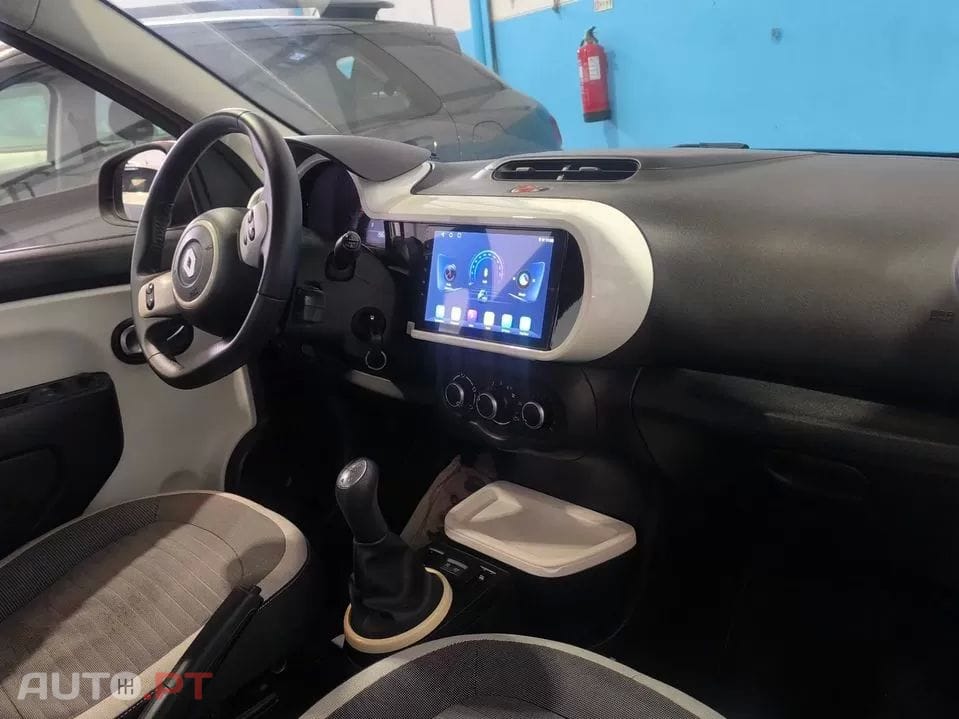 Renault Twingo 1.0 SCe Dynamique — fotografia 9