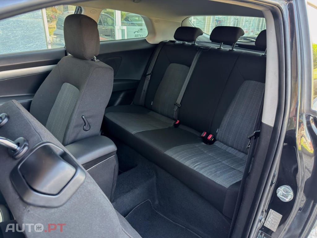Kia Ceed S Coupé 1.4 CVVT EX ISG