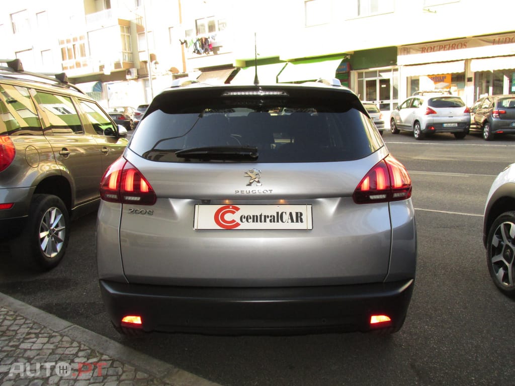 Peugeot 2008 1.2 PureTech Signature