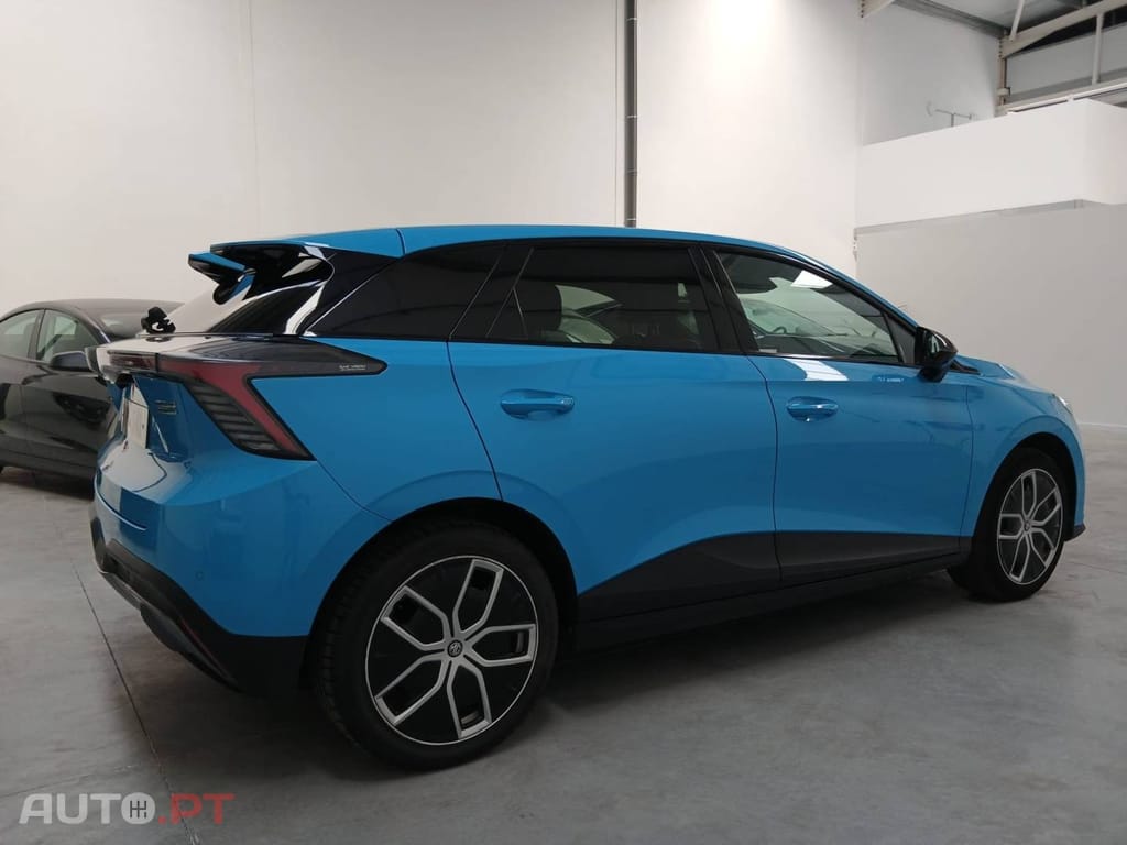 MG MG4 64 kWh Luxury