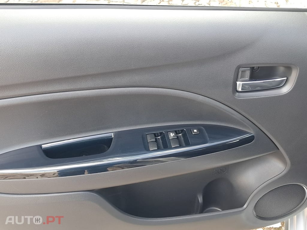 Mitsubishi Space Star 1.2 Intense Connect Edition