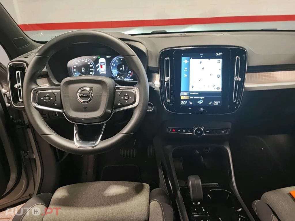 Volvo XC40 1.5 T2 Plus Dark Auto