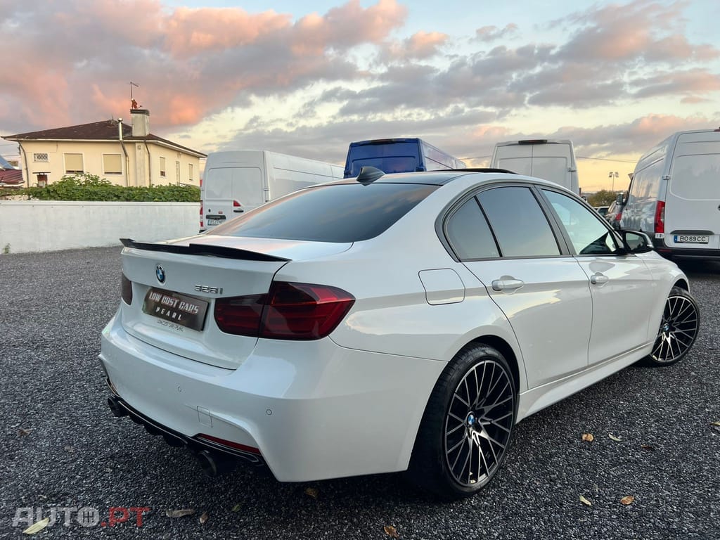 BMW 328 i Auto Line Sport
