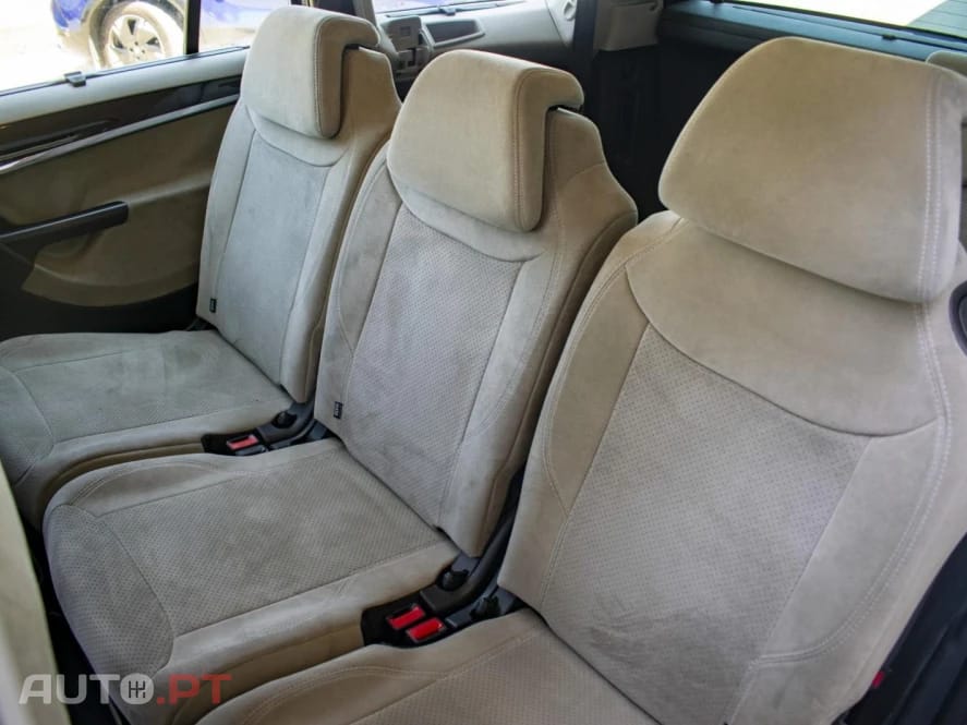 Citroen C4 Picasso Outro