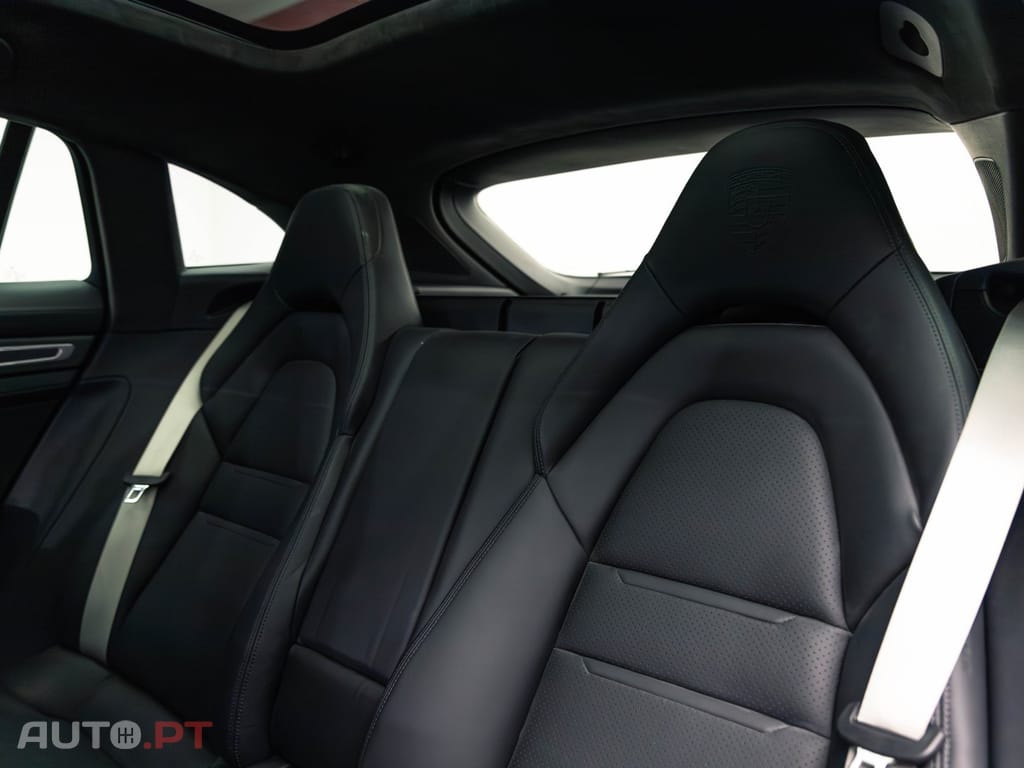 Porsche Panamera 4 E-Hybrid Platinum Edition