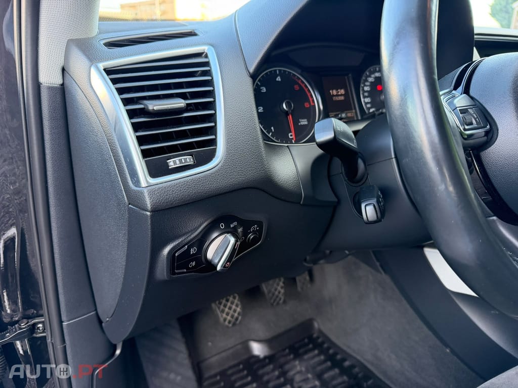 Audi Q5 2.0 TDi Business Line S-line — fotografia 32