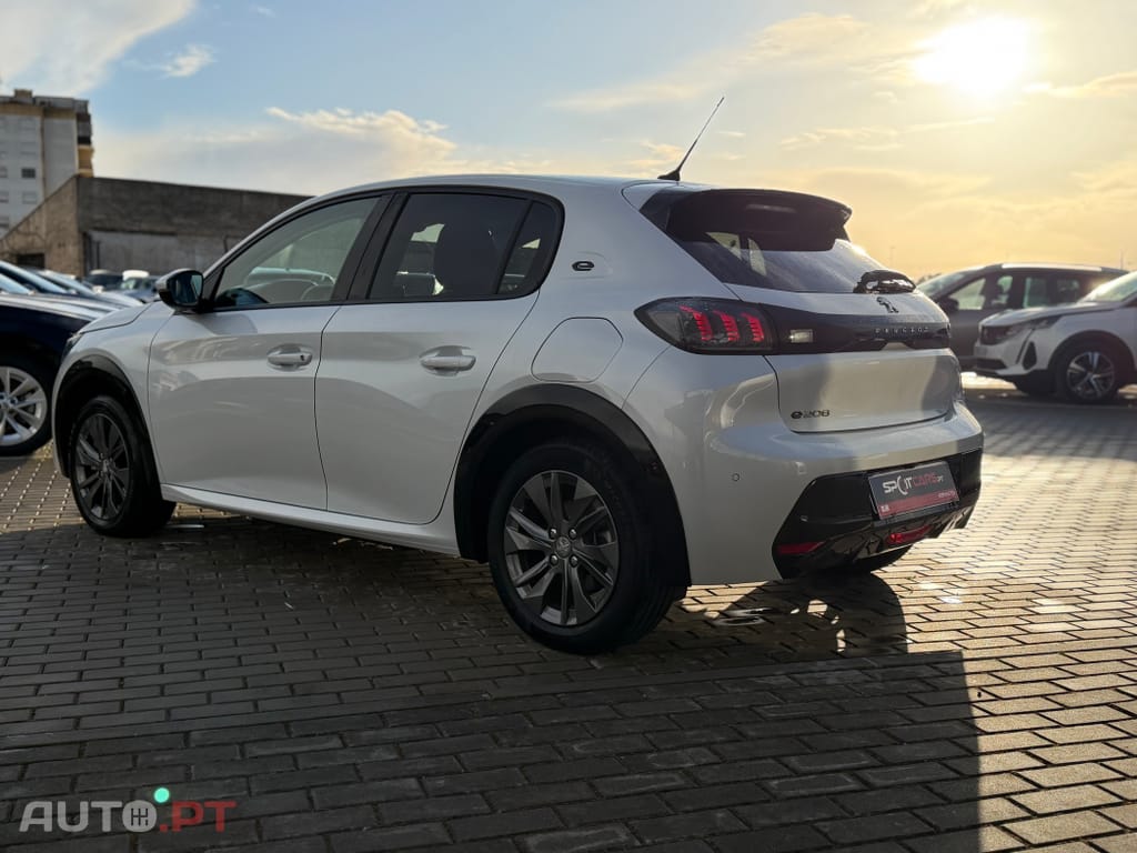 Peugeot E-208 50 kWh Allure
