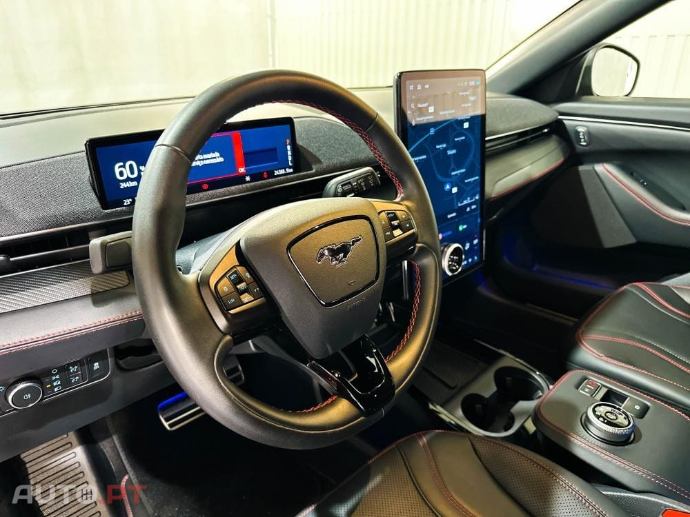 Ford Mustang Mach-E AWD PREMIUM