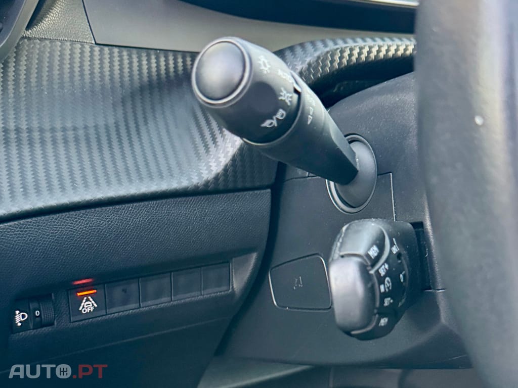 Peugeot E-2008 50 kWh Allure Pack - IVA Dedutivel !!!