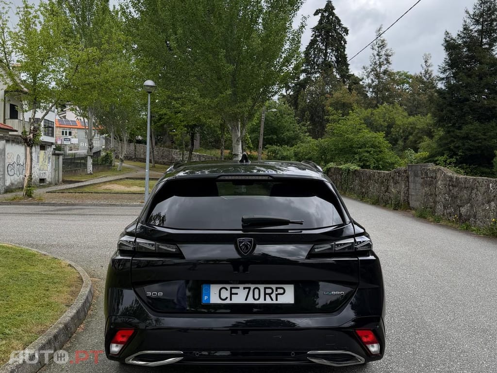Peugeot 308 SW Peugeot 308 SW 1.6 Hybrid 225cv GT Pack e‑EAT8 • 2024 • 51.735 km • Garantia de fábrica até maio de 2027. REVISÃO OFICIAL FEITA. Viseu