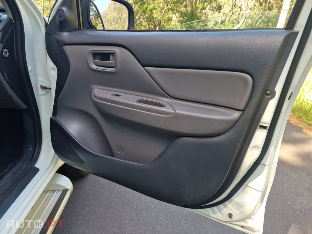 Mitsubishi L200 2.3 DI-D CD Invite 2WD