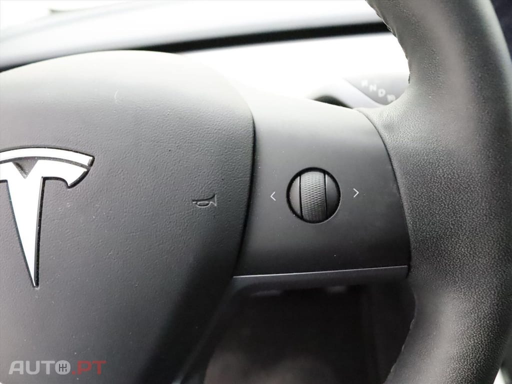 Tesla Model 3 I.V.A DEDUTÍVEL Standard RWD Plus AUTOPILOT