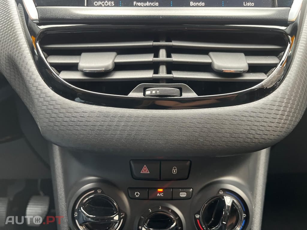 Peugeot 2008 1.2 e-VTi Style