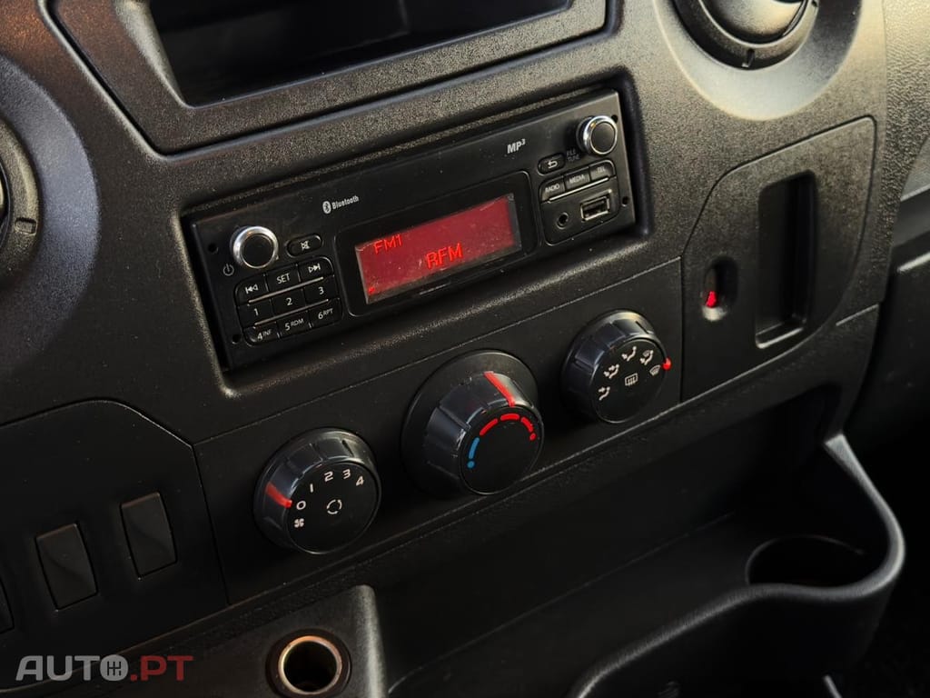 Renault Master 7 L + BASCULA