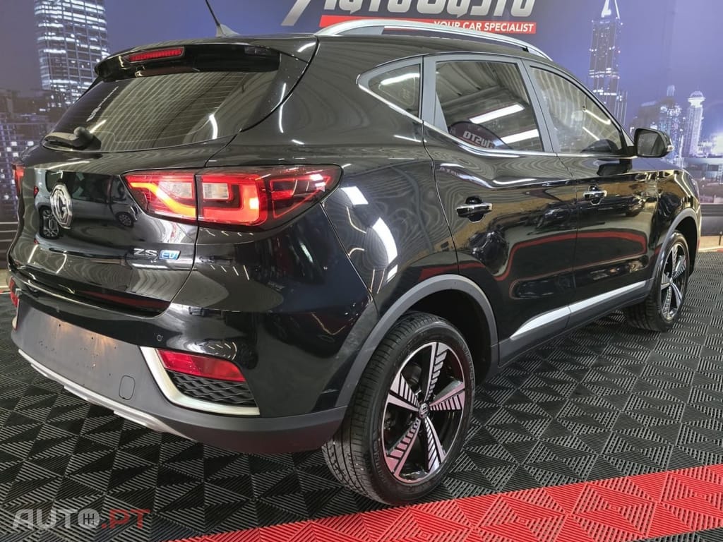 MG ZS EV 44.5 kWh Luxury