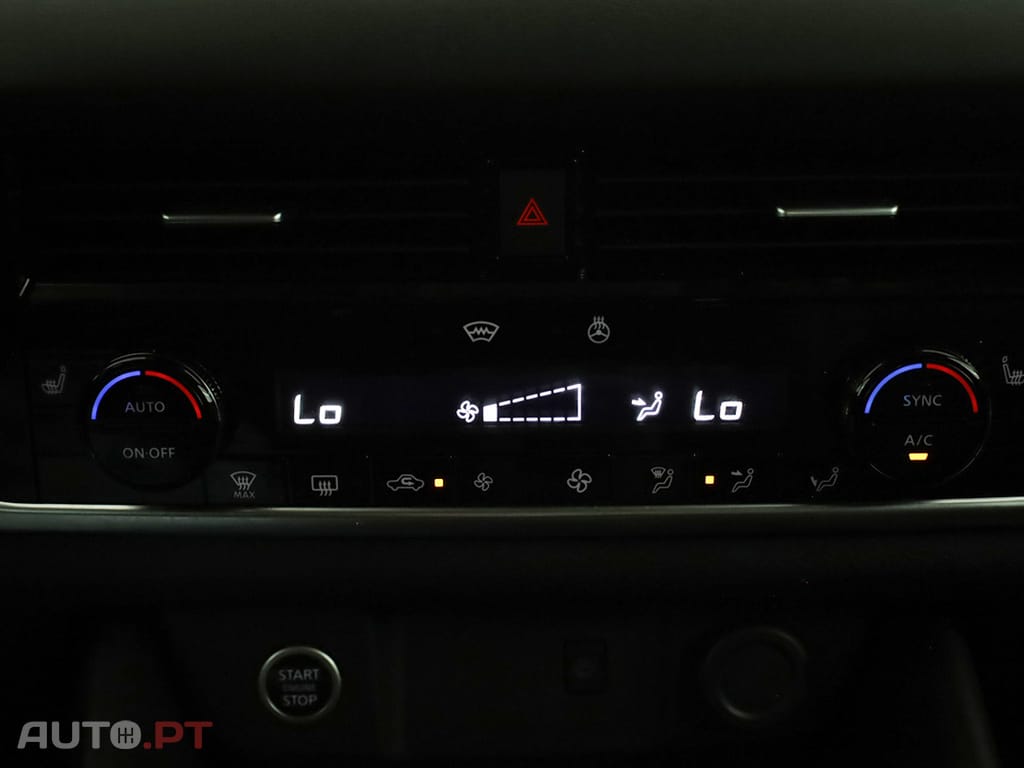 Nissan Qashqai Qashqai 1.3 DIG-T N-Connecta LED Xtronic