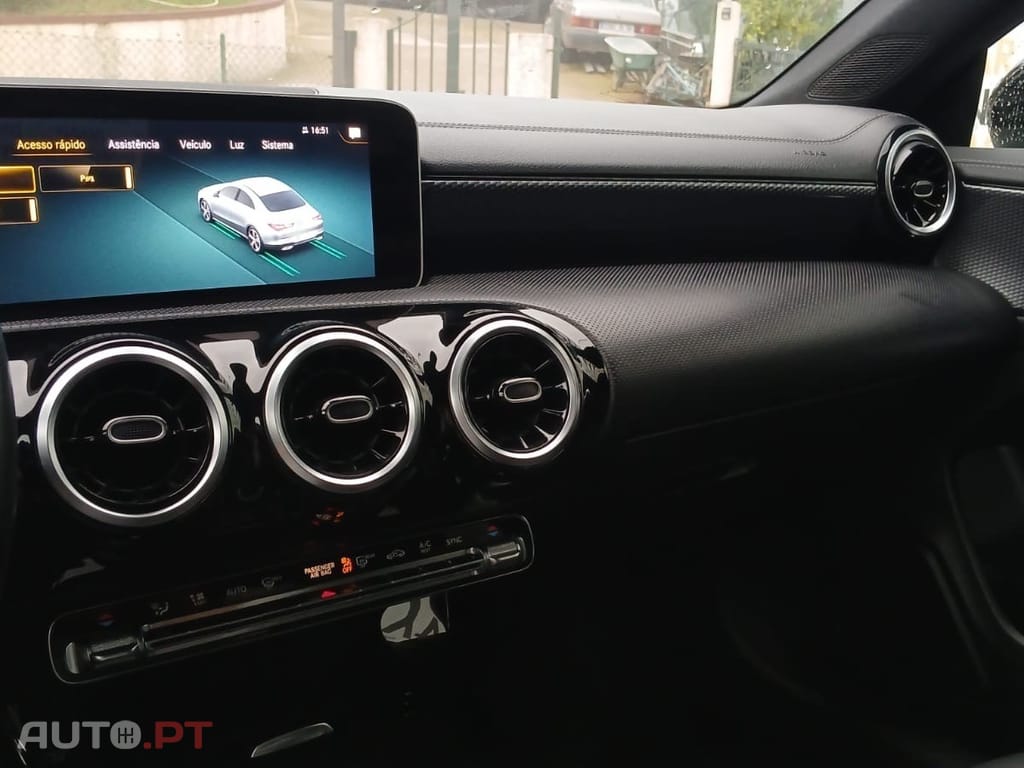 Mercedes-Benz CLA 180 Outro