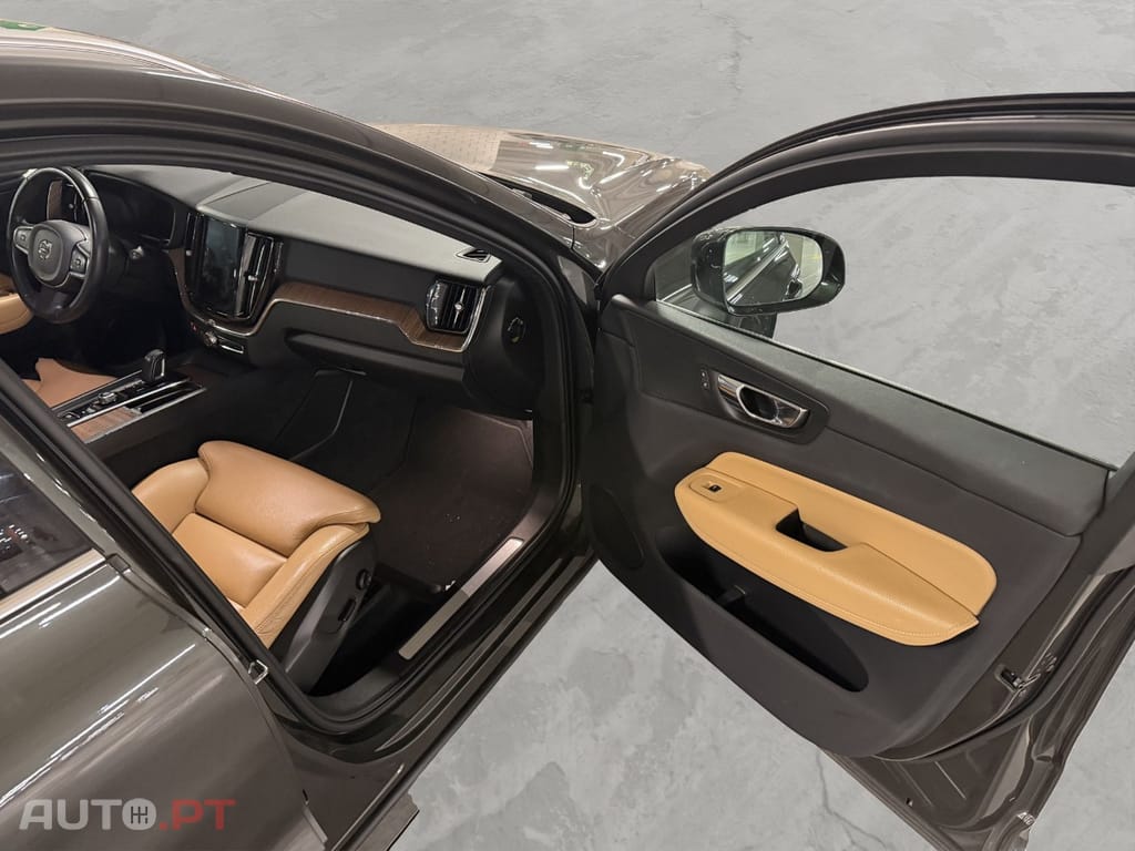 Volvo XC60 2.0 T8 PHEV Momentum AWD