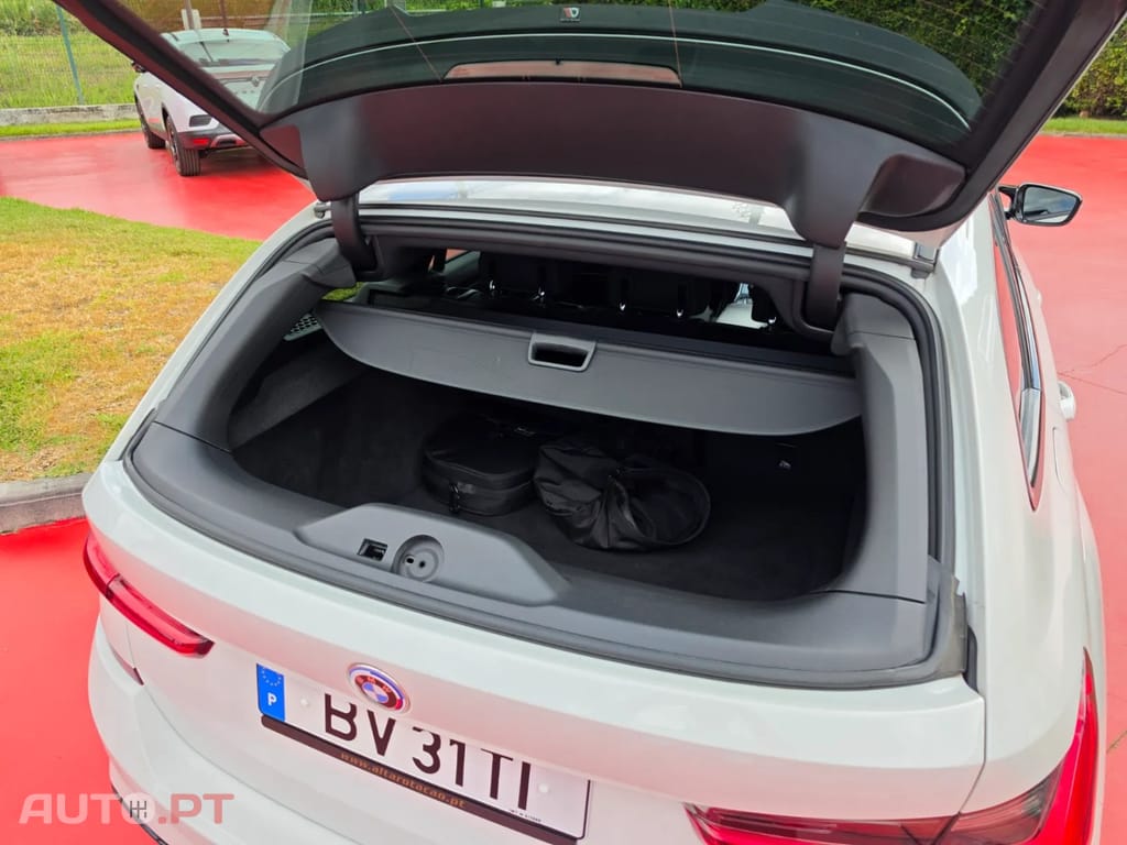 BMW 330 e Pack M Auto — fotografia 7